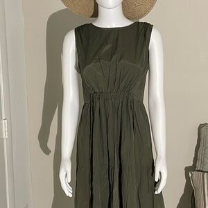 MNG Maxi dress. Color: olive.
